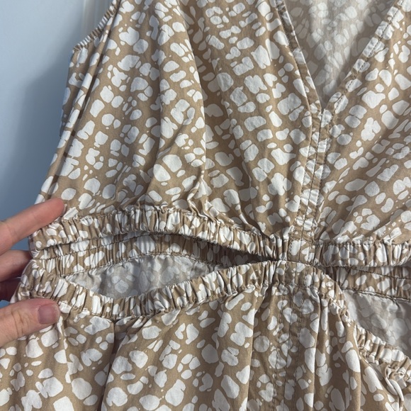 Universal Threads Dress - Picture 3 of 6